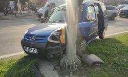 Samsun'da otomobille çarpışan hafif ticari araçtaki 1 kişi yaralandı