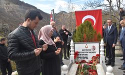 Şehit öğretmen Necmettin Yılmaz kabri başında anıldı