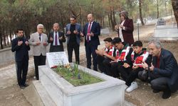Şehit Öğretmen Oktay Türkoğlu mezarı başında anıldı