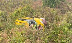 Sinop'ta ticari taksinin devrildiği kazada 2 kişi yaralandı