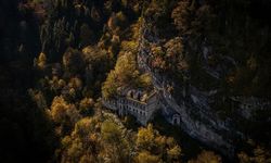 Tarihi Sümela ile Vazelon manastırları sonbaharın tonlarıyla renklendi