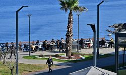 Trabzon'da güneşli havayı fırsat bilen vatandaşlar sahilde yürüyüş yaptı