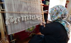 Hem geleneksel sanatları yaşatıyorlar hem de aile bütçelerine katkı sağlıyorlar