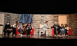 AÇÜ Tiyatro Topluluğundan Eğlenceli Gösteri