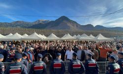 Murgul’da Halk Toplantıyı Başlamadan Bitirdi