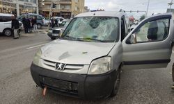 Hafif ticari aracın çarptığı bisikletli ağır yaralandı