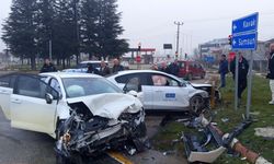 Samsun'da iki otomobilin çarpıştığı kazada 3 kişi yaralandı