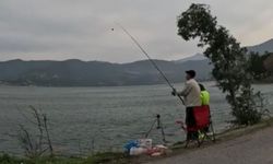 Derbent Barajı'nda 300 amatör balıkçı gökkuşağı alabalığı için yarıştı