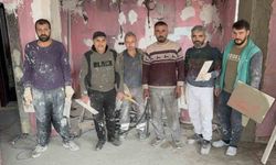 Yanan ev imece usulü tamir ediliyor