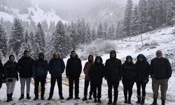 Kar Yağışı Altında Doğa Yürüyüşü