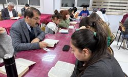 Aynı Anda Binlerce Evde Kitap Okundu