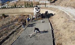 Mezarlık Yoluna Beton Yol Çalışması Başladı