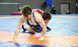 23 Yaş Altı Türkiye Güreş Şampiyonası Trabzon'da devam ediyor