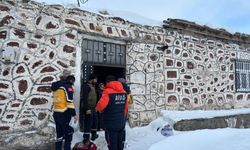 Ardahan'da sağlık ekipleri rahatsızlanan kişiye AFAD'ın desteğiyle ulaştı