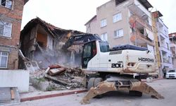 İlkadım'da metruk yapılar bir bir yıkılıyor