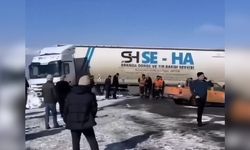 Tır Gizli Buzlanma Nedeniyle Kaza Yaptı