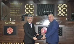 Makar’dan Meclis Üyelerine Yeni Yıl Hediyesi