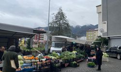 Pazar Tezgahları Dolu, Çantalar Boş