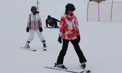 Palandöken Kayak Merkezi'nin otel ve pistleri tatilde kayakseverlerle doldu