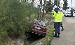 Samsun'da yoldan çıkan otomobilin sürücüsü yaralandı