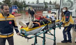 Babasını ameliyata götürürken yaptığı kazada oğlu yaralandı