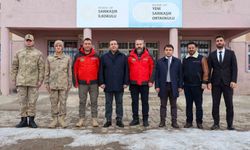 'Minik Eller Üşümesin' diye yola çıktılar