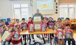 Ordu'da minikler, ördükleri atkıları Hatay'daki depremzede akranlarına gönderdi