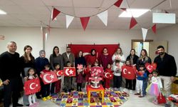 Minik Yüreklerde Bayrak Sevgisi