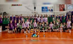 Genç Kızlar Smaçlarıyla Fark Yaptı