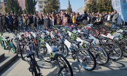 Amasya'da 'Ramazan Karnesi' projesinde 170 çocuğa bisiklet verildi
