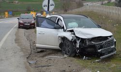 Samsun'da ciple çarpışan otomobildeki 5 kişi yaralandı