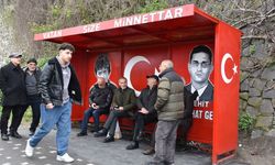 Şehitlere resimlerini çizerek gösterdikleri vefayı Trabzon'a taşıdılar