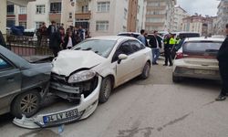 Sinop'ta üç aracın karıştığı kazada 2 kişi yaralandı