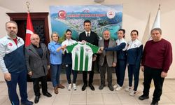 Artvinspor Kadın Takımı Çimşir’i Ziyaret Etti