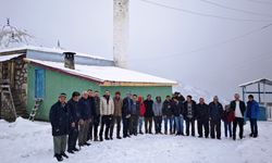 2 Bin 50 Rakımda Kar Altında Bayram Coşkusu