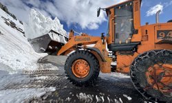 Ardahan'da baharda da karla mücadele çalışması yapılıyor