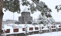 Kars ve Ardahan'da kar yağışı etkili oluyor