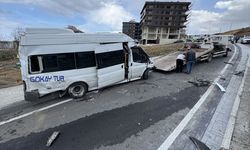 Samsun'da devrilen servis minibüsündeki 1 kişi yaralandı