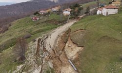 Samsun'da yayla yolunda toprak kayması meydana geldi