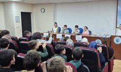 Minik yazarlardan büyük davranış: Kitaplarını sattılar, köy okuluna umut oldular