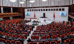 Sosyal medyaya ve doğum iznine yönelik düzenlemeleri de içeren kanun teklifi TBMM Genel Kurulunda