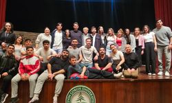 AÇÜ'de Tiyatro Gecesi