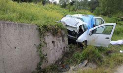 Kastamonu'da istinat duvarına çarpan otomobildeki 3 kişi öldü, 1 kişi yaralandı