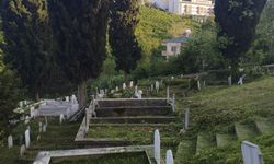 Trabzon'da bayram öncesi mezarlıklarda temizlik ve bakım yapıldı