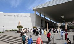 Zeugma Mozaik Müzesi'nde bayram tatilinde ziyaretçi yoğunluğu yaşanıyor