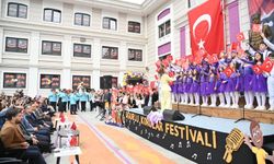 600 çocuktan dev koro performansı
