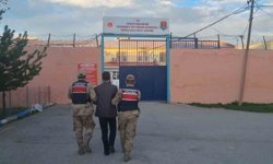 Aranan şahıslar Jandarmadan kaçamadı