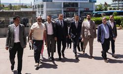 CHP'de olağanüstü kurultay talep eden 833 delegenin imzası genel merkeze teslim edildi