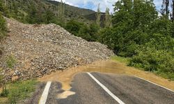 Erzurum'da heyelan nedeniyle bazı mahalle yolları ulaşıma kapandı