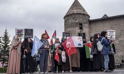 Erzurum'da sağlıkçılar sessiz yürüyüşlerini 134. haftada sürdürdü